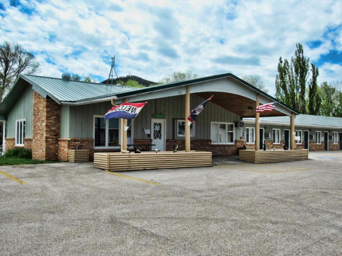 Deer Lodge Motel Sundance Exterior photo