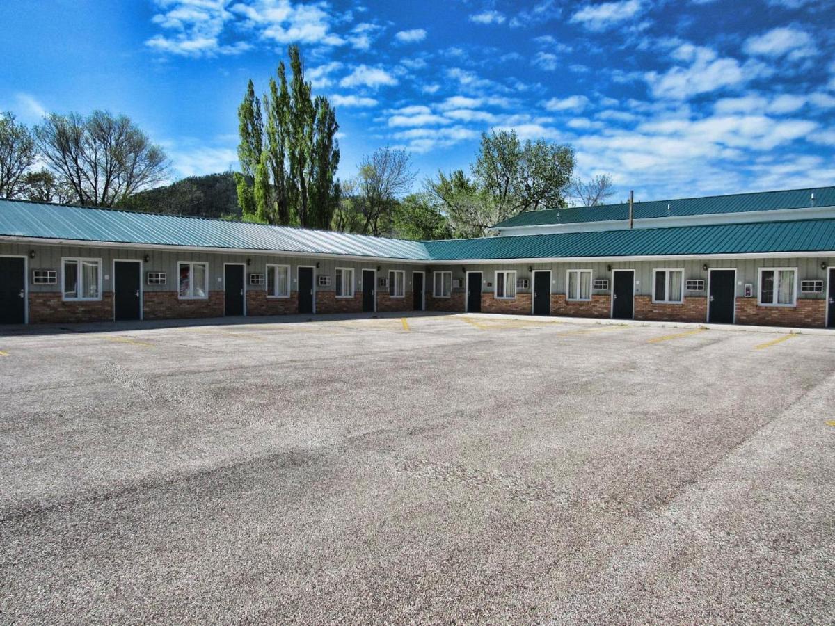 Deer Lodge Motel Sundance Exterior photo